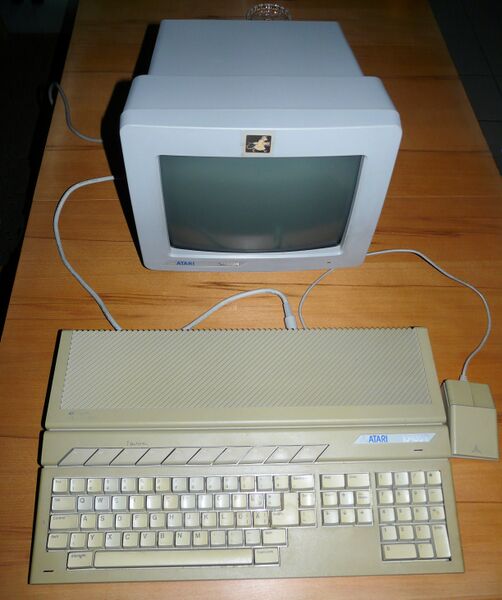 Datei:Atari 1040 STF.jpg